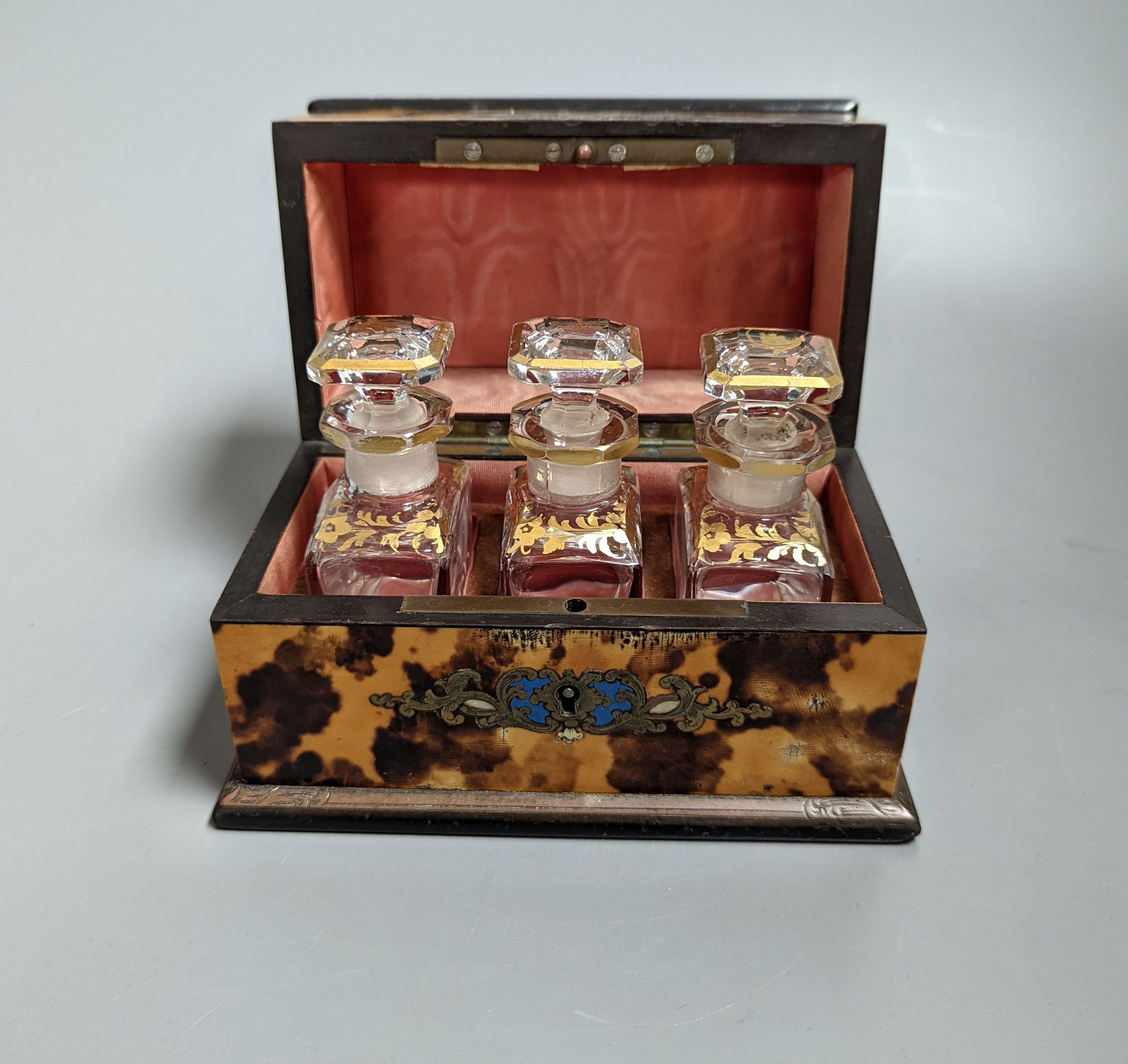 A 19th century French inlaid tortoiseshell scent bottle casket 14.5cm